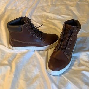 Timberland women’s boots brown size 8 like new